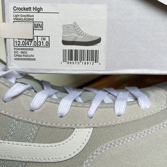 Vans Men’s Crockett High
Light Gray/Black
VN0A5JIGBH8
Sneakers - Picture 16 of 16